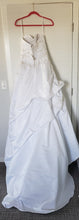 Load image into Gallery viewer, David&#39;s Bridal &#39;T9669&#39; wedding dress size-06 NEW
