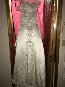 Eve of Milady '4160' size 2 new wedding dress front view on hanger
