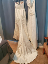 Load image into Gallery viewer, Wtoo &#39;Savvy15214&#39; wedding dress size-12 NEW
