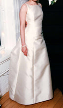 Load image into Gallery viewer, Vera Wang Custom Couture Wedding Dress - Vera Wang - Nearly Newlywed Bridal Boutique - 3
