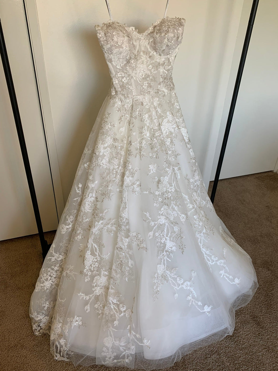 Monique Lhuillier 'Lakely' wedding dress size-04 PREOWNED