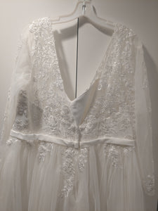 David's Bridal 'Long Sleeved' size 20 new wedding dress back view close up