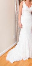 Load image into Gallery viewer, Allure Bridals &#39;Allure romantic &#39; wedding dress size-04 PREOWNED
