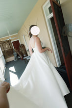 Load image into Gallery viewer, Essense of Australia &#39;D3460&#39; wedding dress size-06 PREOWNED

