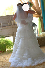 Load image into Gallery viewer, Maggie Sottero &#39;J1462&#39; wedding dress size-06 PREOWNED
