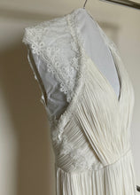 Load image into Gallery viewer, Catherine Deane &#39;Fantasia&#39; wedding dress size-04 PREOWNED
