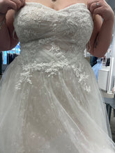 Load image into Gallery viewer, Melissa Sweet &#39;8MBMS251246&#39; wedding dress size-16 NEW
