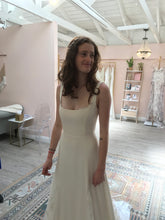 Load image into Gallery viewer, Alexandra Grecco &#39;Sienne Gown&#39; wedding dress size-00 NEW
