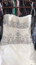 Load image into Gallery viewer, Rivini &#39;Lima&#39; size 4 new wedding dress front view on hanger
