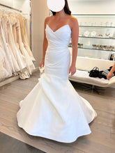 Load image into Gallery viewer, Allison Webb &#39;Carson&#39; wedding dress size-04 NEW
