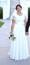 Load image into Gallery viewer, Bell Tower Bridal &#39;Handmade&#39; wedding dress size-10 PREOWNED
