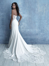 Load image into Gallery viewer, Allure Bridals &#39;9702&#39;
