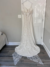 Load image into Gallery viewer, Madi Lane &#39;Atlas - ML16177&#39; wedding dress size-10 NEW
