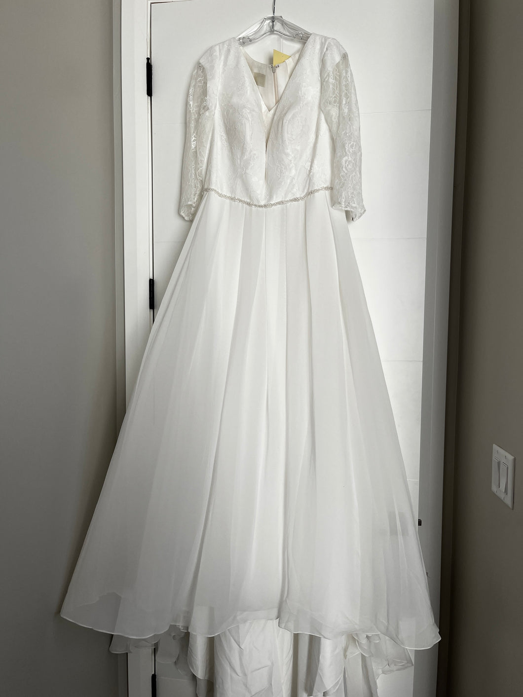 Symphony of Venus 'TB7804' wedding dress size-20 NEW