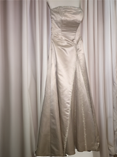 Load image into Gallery viewer, Maggie Sottero &#39;J861 - HC&#39; wedding dress size-06 PREOWNED
