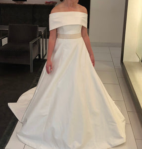 Romona Keveza 'L6132' size 10 new wedding dress front view on bride