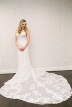 Load image into Gallery viewer, Essense of Australia &#39;D2887&#39; wedding dress size-04 PREOWNED
