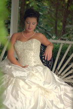Load image into Gallery viewer, Impression Bridal &#39;Jame&#39;
