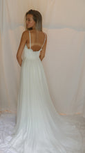 Load image into Gallery viewer, amy kuschel &#39;Amy Kuschel Design&#39; wedding dress size-00 NEW
