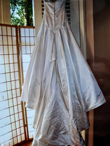 Monique Lhuillier 'Emmanuelle' wedding dress size-04 PREOWNED