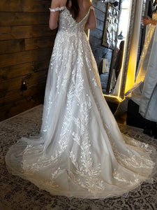 Lillian West '66176' wedding dress size-08 NEW