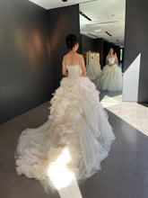Load image into Gallery viewer, Vera Wang &#39;Hayley&#39; wedding dress size-02 PREOWNED
