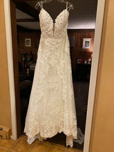 Load image into Gallery viewer, Maggie Sottero &#39;Tuscany Lane - soft lace a-line with subtle shimmer&#39; wedding dress size-06 NEW

