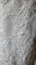Load image into Gallery viewer, Pronovias &#39;Aegir&#39; wedding dress size-08 NEW
