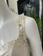 Load image into Gallery viewer, Kelly Chase Couture &#39;Custom Wedding Gown&#39; wedding dress size-04 PREOWNED
