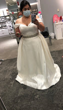 Load image into Gallery viewer, David&#39;s Bridal &#39;WG3979&#39; wedding dress size-16 PREOWNED
