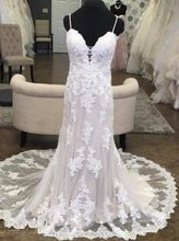 Load image into Gallery viewer, Kenneth Winston &#39;Private Label&#39; size 8 used wedding dress front view on mannequin
