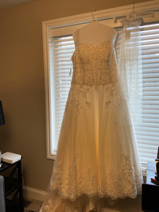 Jewel 'V3836' wedding dress size-24W PREOWNED