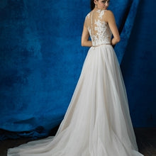 Load image into Gallery viewer, Allure Bridals &#39;2010&#39; size 2 new wedding dress back view on model
