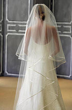 Load image into Gallery viewer, Carolina Herrera &#39;Lace Strapless&#39; - Carolina Herrera - Nearly Newlywed Bridal Boutique - 3
