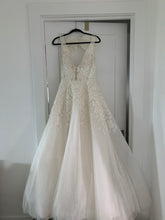 Load image into Gallery viewer, Jude Jowilson &#39;2019 Olivia &#39; wedding dress size-02 PREOWNED
