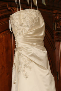 Vera Wang Silk Strapless Mermaid Wedding Dress - Nearly Newlywed Wedding Dress Shop - Nearly Newlywed Bridal Boutique - 3