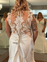 Load image into Gallery viewer, Allure Bridals &#39;Allure Couture W463&#39; wedding dress size-14 NEW
