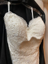 Load image into Gallery viewer, Mia Solano &#39;Adele&#39; wedding dress size-06 NEW
