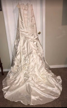 Load image into Gallery viewer, Allure Bridals &#39;Mermaid&#39; size 14 new wedding dress back view on hanger
