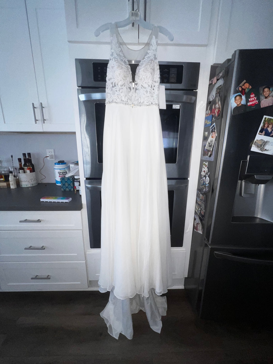 David's Bridal 'SGW842' wedding dress size-04 NEW