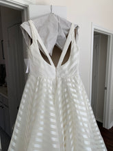 Load image into Gallery viewer, Hayley Paige &#39;Decklyn&#39; size 16 new wedding dress back view on hanger
