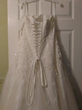 Load image into Gallery viewer, David&#39;s Bridal &#39;Strapless Tulle&#39; size 12 new wedding dress back view on hanger
