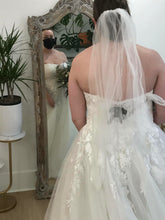 Load image into Gallery viewer, Stella York &#39;7052&#39; wedding dress size-12 SAMPLE
