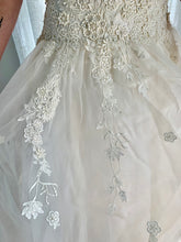 Load image into Gallery viewer, Melissa Sweet &#39;RN182558&#39; wedding dress size-08 PREOWNED

