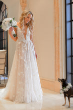 Load image into Gallery viewer, Galia lahav &#39;G-204&#39; wedding dress size-00 PREOWNED
