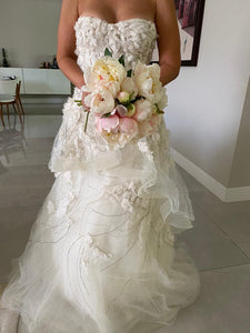 Monique Lhuillier 'Hyacinth -dandelion' wedding dress size-08 PREOWNED