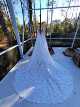 Load image into Gallery viewer, Truvelle &#39;Annie&#39; wedding dress size-06 PREOWNED
