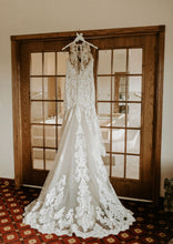 Load image into Gallery viewer, Morilee &#39;Style 2042&#39; wedding dress size-08 PREOWNED
