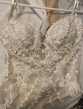 Load image into Gallery viewer, Casablanca &#39;BL318&#39; wedding dress size-10 PREOWNED
