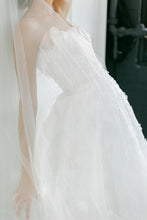 Load image into Gallery viewer, Monique Lhuillier &#39;Regency&#39; wedding dress size-00 PREOWNED
